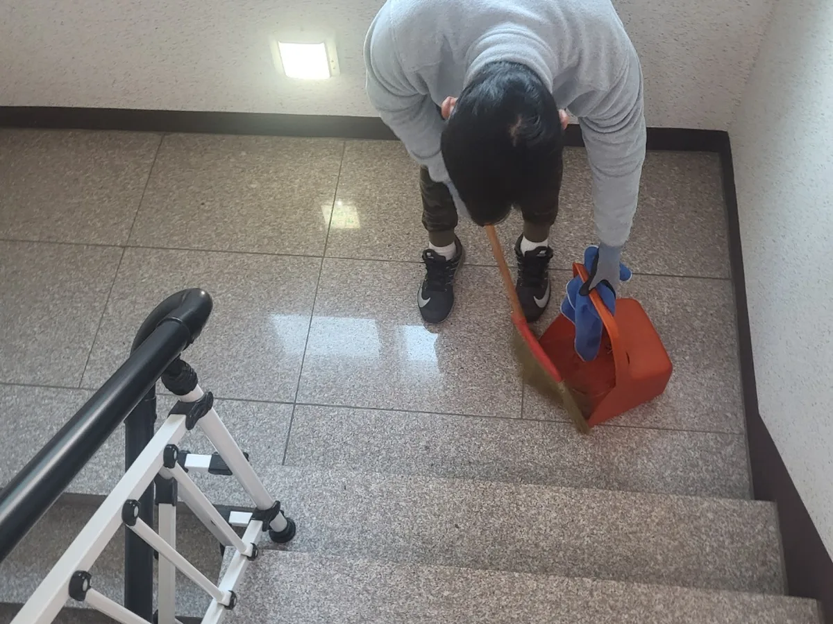 해남군 북일면 빌라 공동현관 장비 주변 정밀 위생청소 사례 - 행진크린